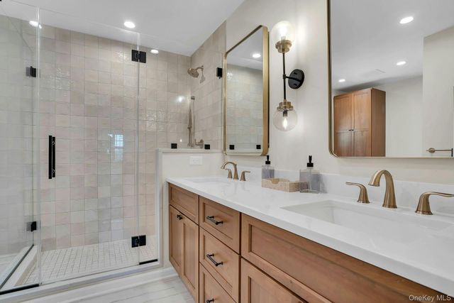 7 Stonehurst Lane, Dix Hills, NY 11746