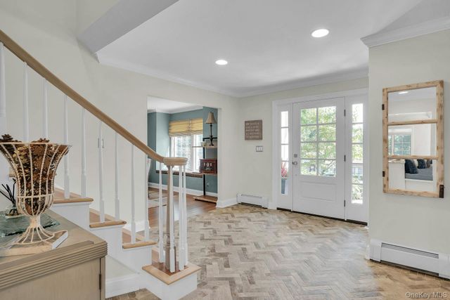 7 Stonehurst Lane, Dix Hills, NY 11746