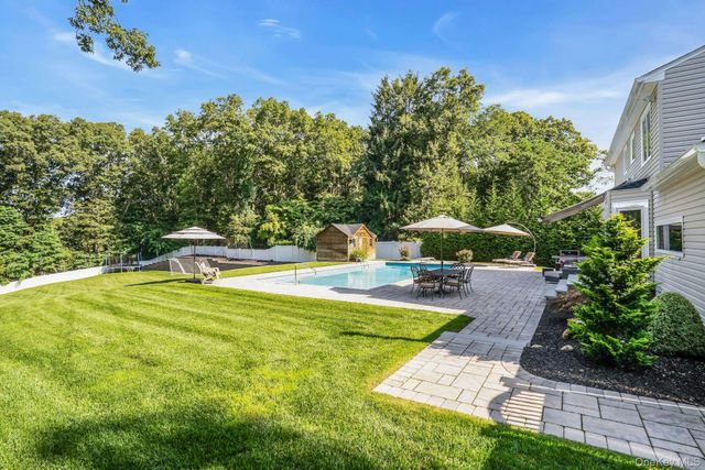 7 Stonehurst Lane, Dix Hills, NY 11746
