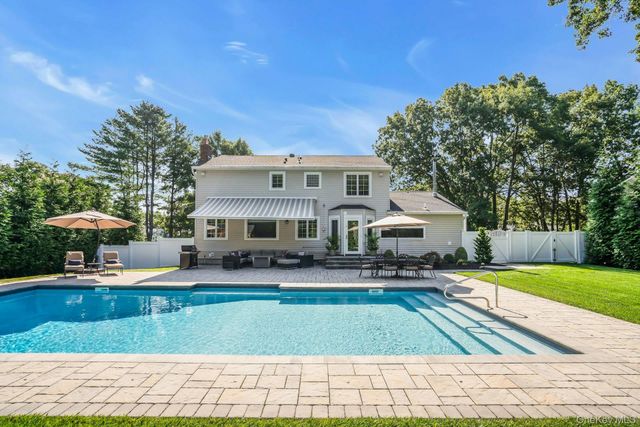 7 Stonehurst Lane, Dix Hills, NY 11746