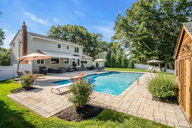7 Stonehurst Lane, Dix Hills, NY 11746