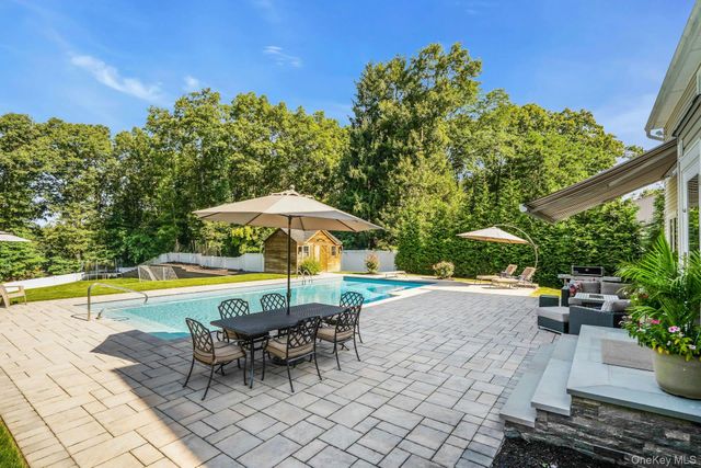 7 Stonehurst Lane, Dix Hills, NY 11746