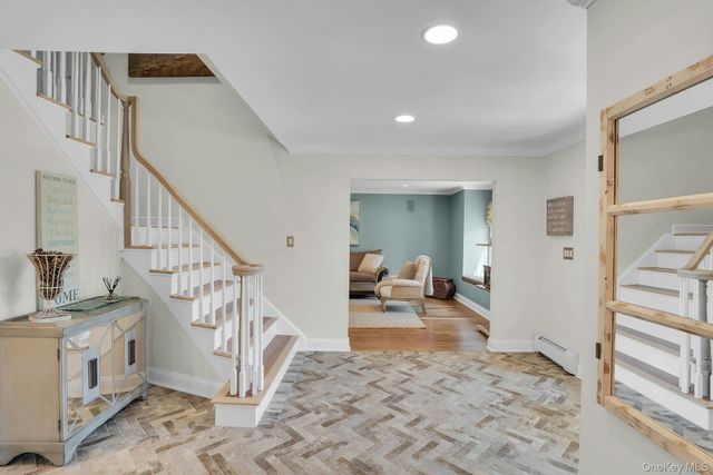 7 Stonehurst Lane, Dix Hills, NY 11746