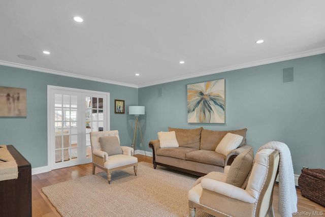 7 Stonehurst Lane, Dix Hills, NY 11746