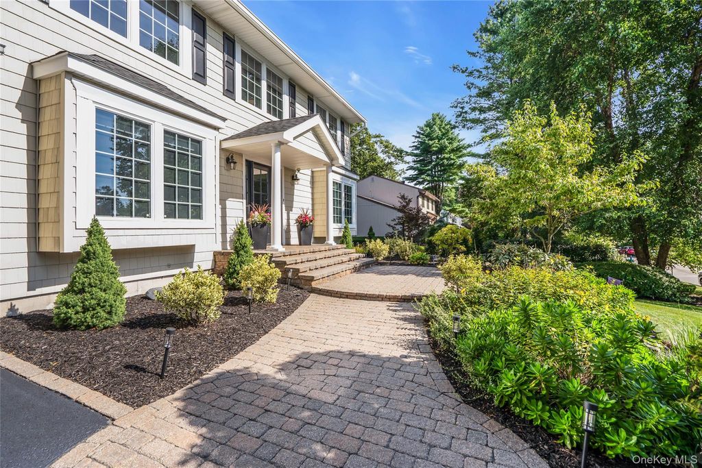 7 Stonehurst Lane, Dix Hills, NY 11746 — photo 3