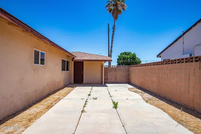 44841 5th Street, Lancaster, CA 93535