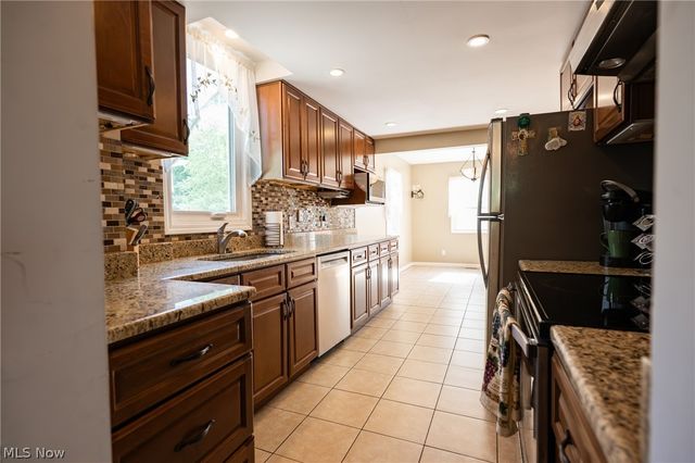 3619 W 148th Street, Cleveland, OH 44111