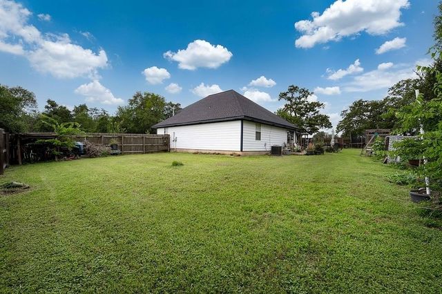234 Park DR, La Grange, TX 78945