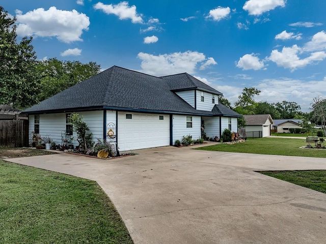 234 Park DR, La Grange, TX 78945