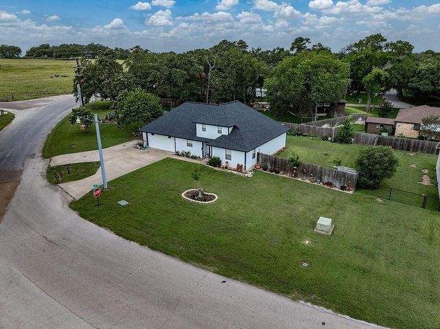 234 Park DR, La Grange, TX 78945