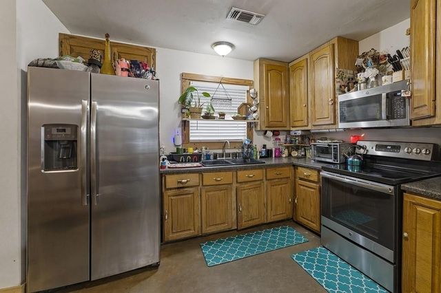 234 Park DR, La Grange, TX 78945