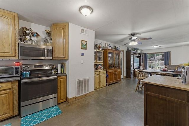 234 Park DR, La Grange, TX 78945