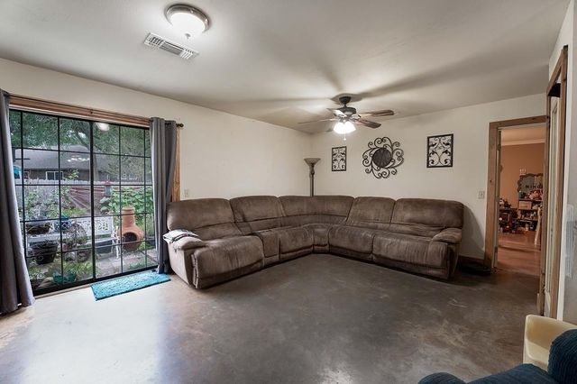 234 Park DR, La Grange, TX 78945