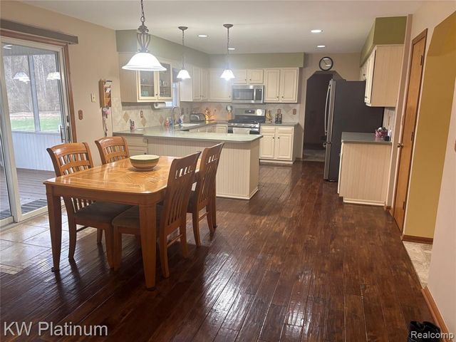 285 Hemlock Lane, Marysville, MI 48040