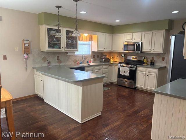 285 Hemlock Lane, Marysville, MI 48040