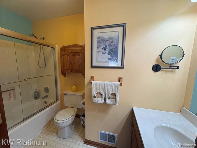 285 Hemlock Lane, Marysville, MI 48040