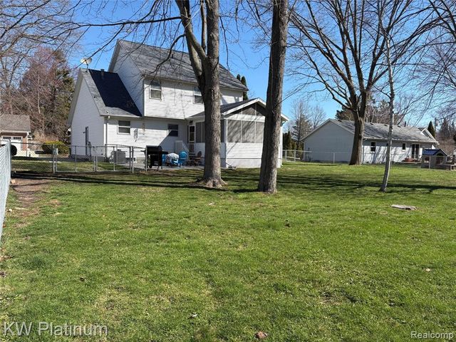 285 Hemlock Lane, Marysville, MI 48040