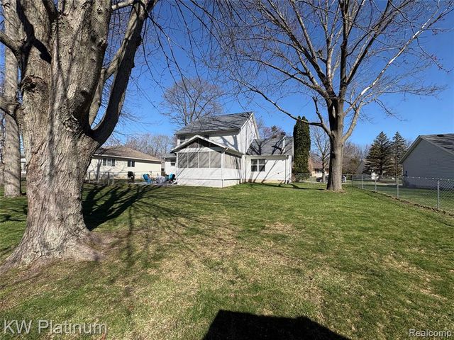 285 Hemlock Lane, Marysville, MI 48040