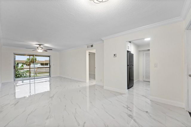 9911 Sandalfoot Boulevard 113, Boca Raton, FL 33428