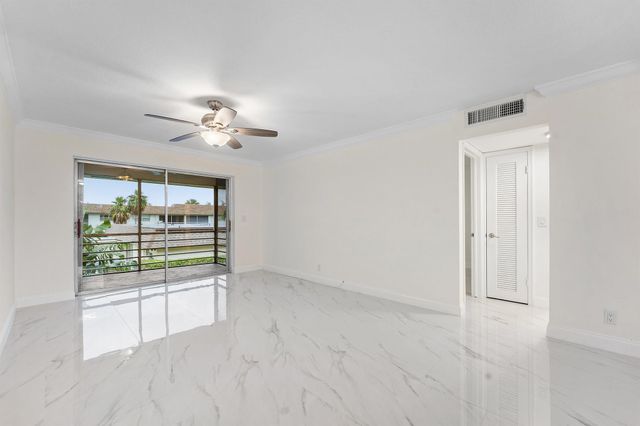 9911 Sandalfoot Boulevard 113, Boca Raton, FL 33428