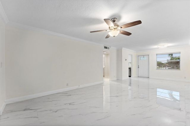 9911 Sandalfoot Boulevard 113, Boca Raton, FL 33428