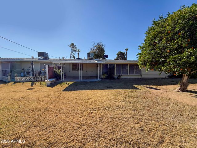 11024 W ABBOTT Avenue, Sun City, AZ 85351