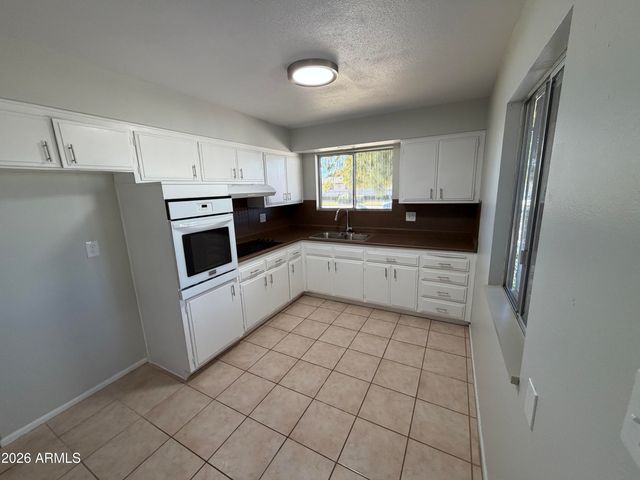 11024 W ABBOTT Avenue, Sun City, AZ 85351