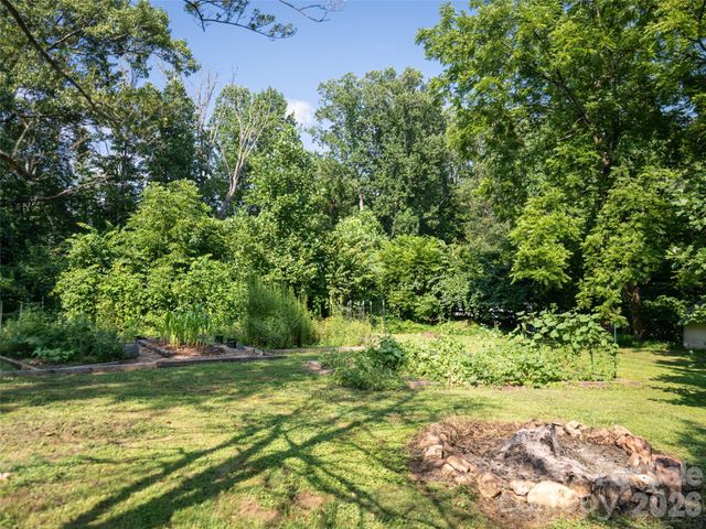 61 Sherwood Forest Drive, Arden, NC 28704