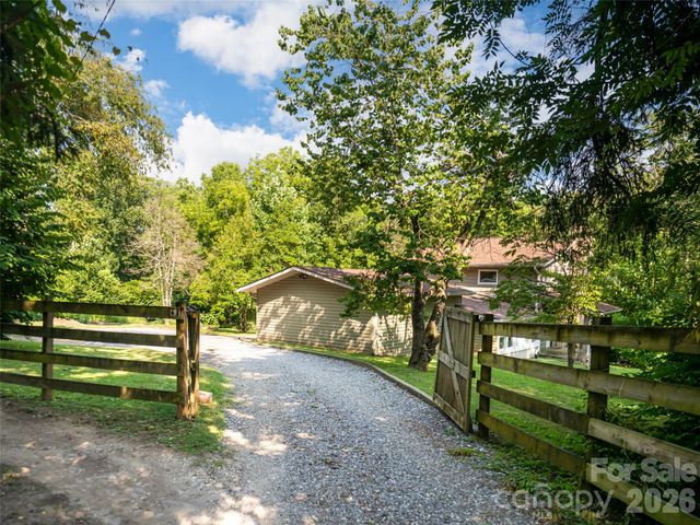 61 Sherwood Forest Drive, Arden, NC 28704