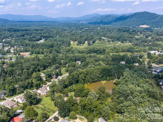 61 Sherwood Forest Drive, Arden, NC 28704