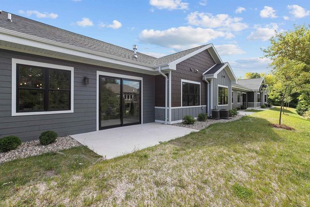3010 COMMUNITY WAY, Menasha, WI 54952