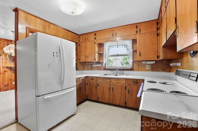 41 Hartshorn Drive, Candler, NC 28715