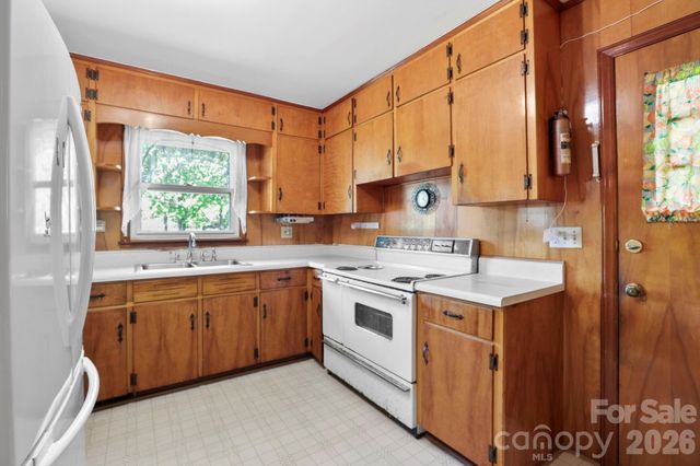 41 Hartshorn Drive, Candler, NC 28715