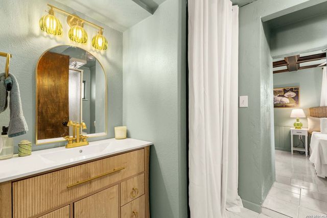 510 Red Oak Woods, Canyon Lake, TX 78133