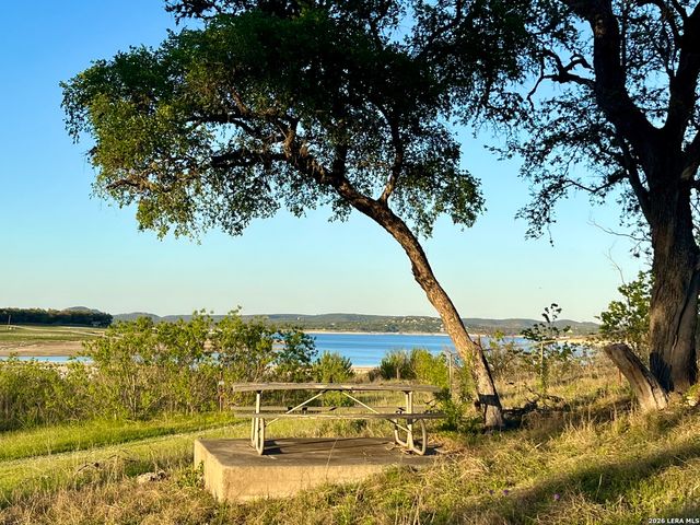 510 Red Oak Woods, Canyon Lake, TX 78133