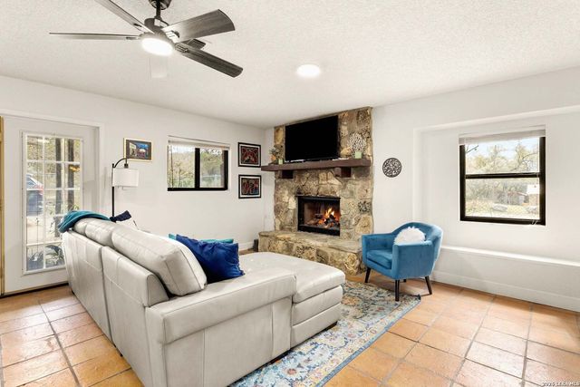 510 Red Oak Woods, Canyon Lake, TX 78133