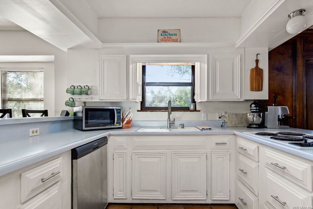 510 Red Oak Woods, Canyon Lake, TX 78133