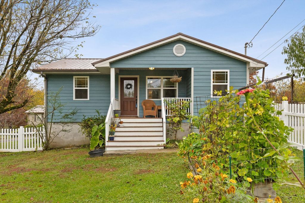 468 Grayson Way, Signal Mountain, TN 37377