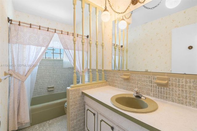 815 SW 50th Ter, Margate, FL 33068