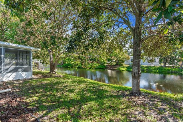 815 SW 50th Ter, Margate, FL 33068