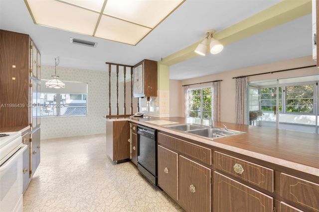 815 SW 50th Ter, Margate, FL 33068