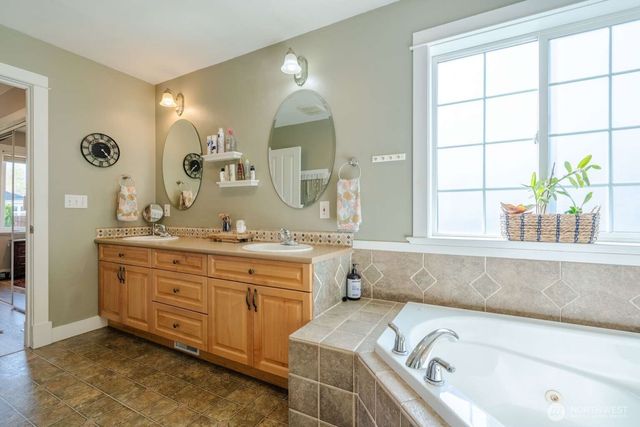 1711 Main Street, Lynden, WA 98264