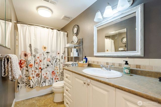 1711 Main Street, Lynden, WA 98264