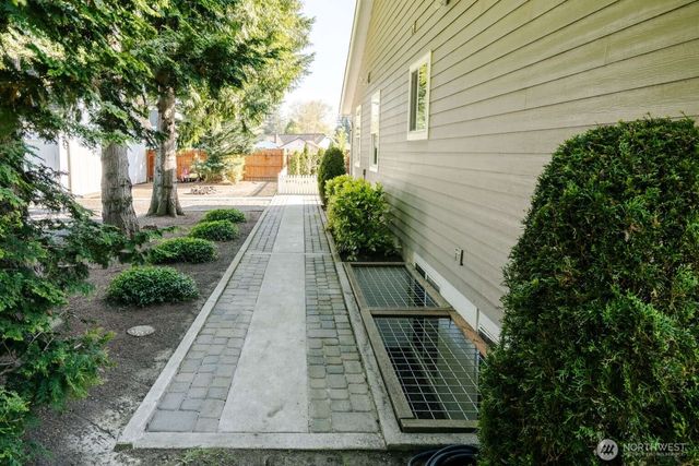 1711 Main Street, Lynden, WA 98264