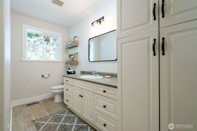 1711 Main Street, Lynden, WA 98264