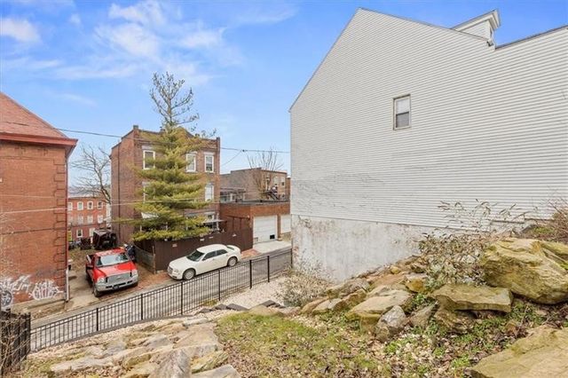 3005 Paulowna St, Polish Hill, PA 15219