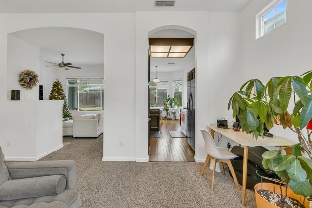 8679 Spring House Way, Elk Grove, CA 95624