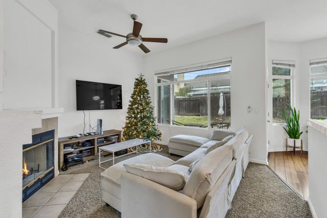 8679 Spring House Way, Elk Grove, CA 95624