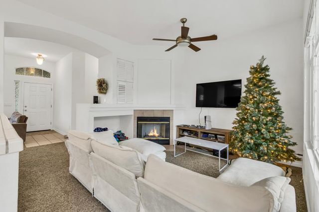 8679 Spring House Way, Elk Grove, CA 95624