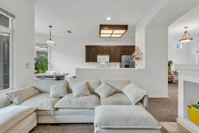 8679 Spring House Way, Elk Grove, CA 95624